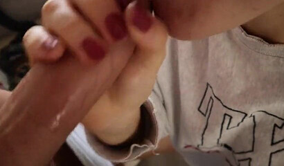 Amateur girlfriend with smoking hot ass gets nailed in doggystyle pose