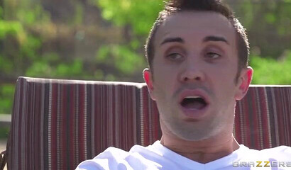 Two curvy ebonies Jade Aspen and Megan Vaughn give pleasure to one D