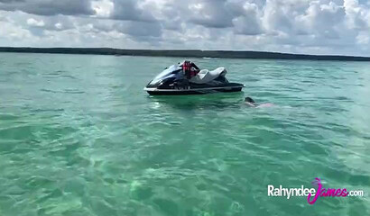 Sexy curvy slut Rahyndee James gives blowjob and dick ride POV