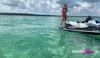 Sexy curvy slut Rahyndee James gives blowjob and dick ride POV