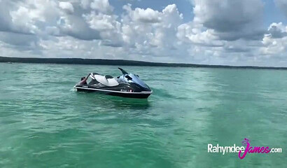 Sexy curvy slut Rahyndee James gives blowjob and dick ride POV