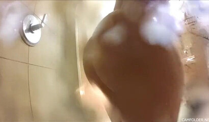 Amateur white babe with bubble butt and big tits twerking and posing in shower