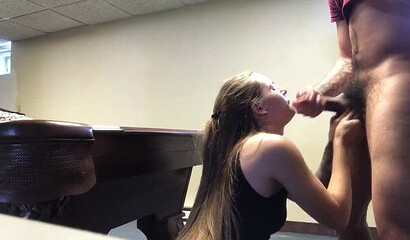 Amateur brunette chick with deep throat kneels and gives mighty fellatio