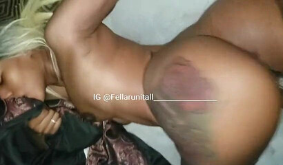 Black amateur hooker squirts while her BF drills her twat
