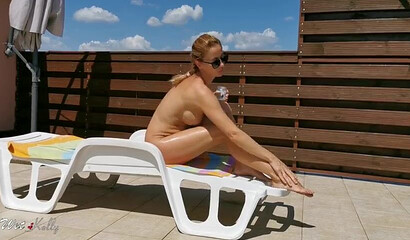 Amateur horny bitch Wet Kellygets her anal hole filled with male meat