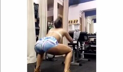 Compilation of sexy babe Sommer Ray twerking her ass to the camera