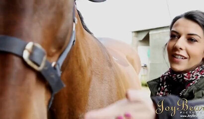 Brunette MILF with stunning natural boobs Paige Turnah loves cock riding