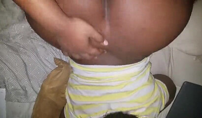 Amateur ebony mom with huge ass gets nailed in doggystyle pose