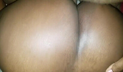 Amateur ebony mom with huge ass gets nailed in doggystyle pose