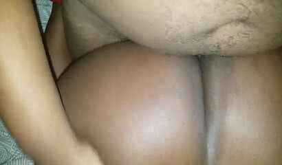 Amateur ebony mom with huge ass gets nailed in doggystyle pose