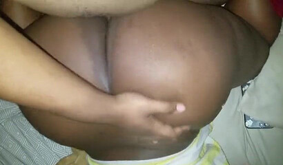 Amateur ebony mom with huge ass gets nailed in doggystyle pose