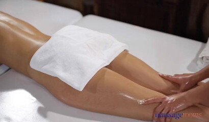 Shalina Devine makes oil massage to amazing lesbian sex with busty babe