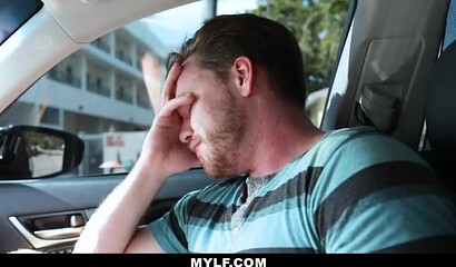 Petite MILF Angelina Diamanti blowing huge dick in the car