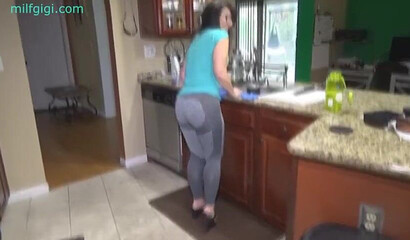 Two fat ass MILFs in sexy leggings tease each other in bed