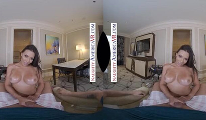 Busty MILF Rachel Starr shows her sex skills in ultimate VR experience
