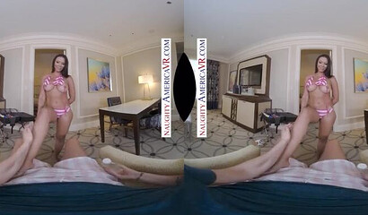 Busty MILF Rachel Starr shows her sex skills in ultimate VR experience
