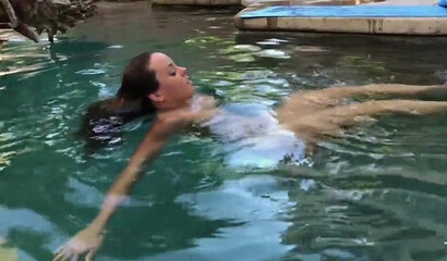 Busty MILF Rahyndee James enjoying pool fucking and facial cumshot