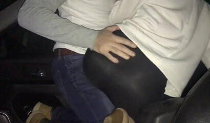 Sizzling amateur hottie in jeans enjoys doggy sex in the car