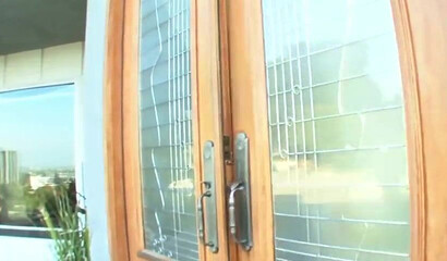 Nympho Sadie Holmes receives oral pleasure in 69 from old dude