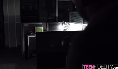 Teen Brooklyn Gray gets her trimmed pussy boned by teacher