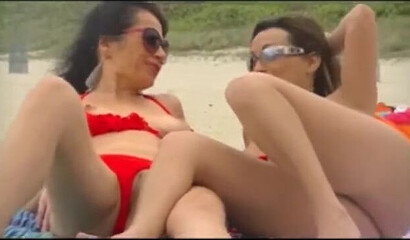 Two shameless amateur MILFs getting nude on Miami beach