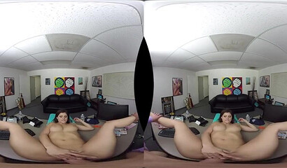 Busty MILF Leah Gotti shows her sex skills at VR sex casting