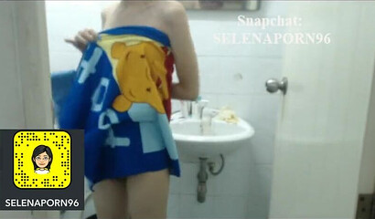 Amateur brunette with harry pussy gets spied on in the bathroom
