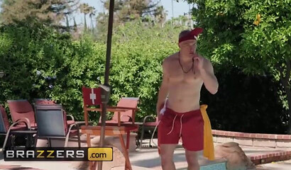 Busty redhead PAWG Skylar Snow enjoying poolside anal sex session