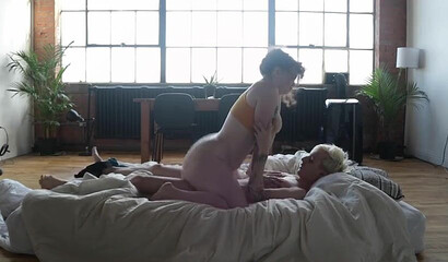 Amateur PAWG loving morning sex with her horny boyfriend