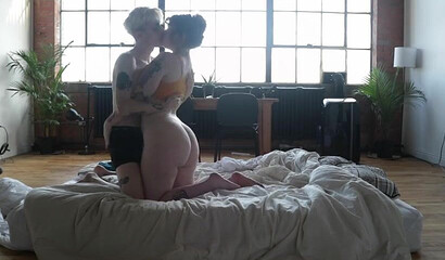 Amateur PAWG loving morning sex with her horny boyfriend