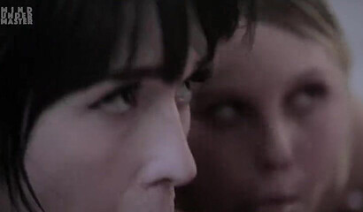 Stunners Ivy Aura & Lily Rader give double head to lucky dude