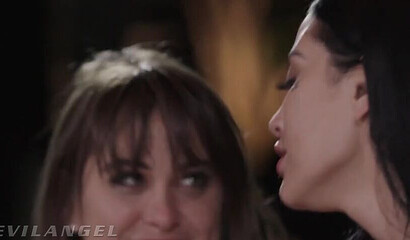 Insatiable lesbians Riley Reid, Katrina Jade & Angela fuck each other with glass dildo