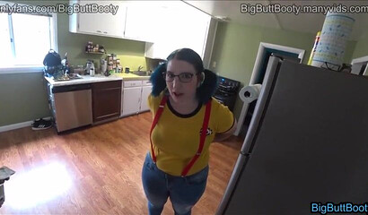 BBW sluts delivers pizza and gets two big dicks for her mouth and cunt