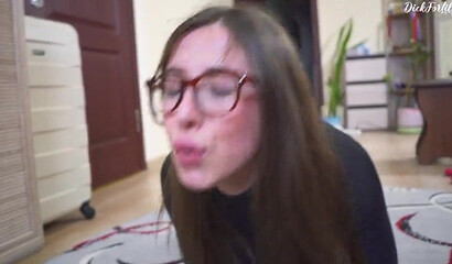 Amateur babe with glasses loves to get pussy banged in doggystyle pose