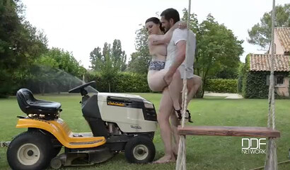 Curvy redhead with big natural boobs Harmony Reigns gets banged outdoors