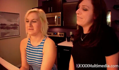 Amateur stepsisters Fifi Foxx and Shelby Paris sucking bro's cock in threesome