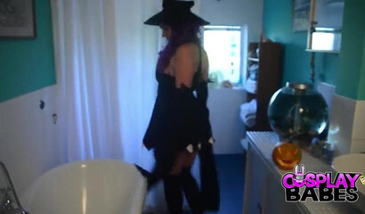 Babe with huge tits Yuffie Yulan gets fucked in witch cosplay