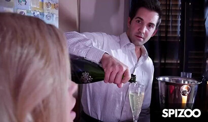 Beautiful babe with big tits Jessa Rhodes gets railed by waiter