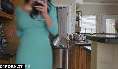 Cougar with fantastic big tits Kendra Lust enjoys Johhny's big rod