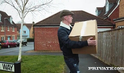 Horny Milf Michelle Thorne Gets Her Big Ass Creampied