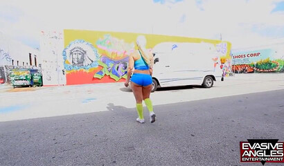 Curvy blonde Bedeli Buttland in an interracial screwing action