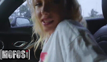 Big ass slut Dixie Lynn has the wettest shower