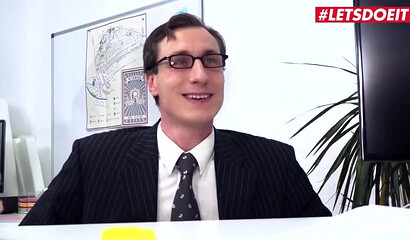 Slut Amy Pink invites boss for a hot office bang