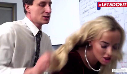 Slut Amy Pink invites boss for a hot office bang