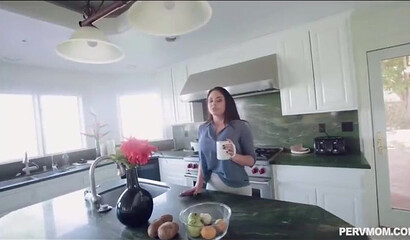 Kinky stepmom Brooke Beretta in sizzling cock sucking action