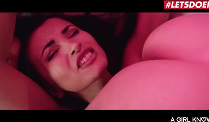 Delicious Lesbian Alyssia Kent Lets Stepsis Selvaggia Sit On Her Face
