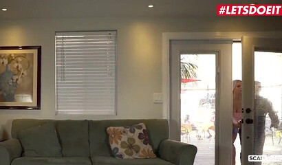 Scamangels Kenzie Taylor and Missy Martinez give a sloppy blowjob