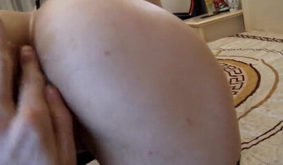 Amateur slut begs her lover to fuck her asshole