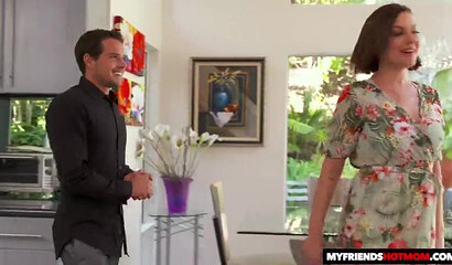 Big ass milf Sovereign Syre loves hardcore banging