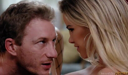 Blonde MILF Jessa Rhodes shows hot to milk a cock